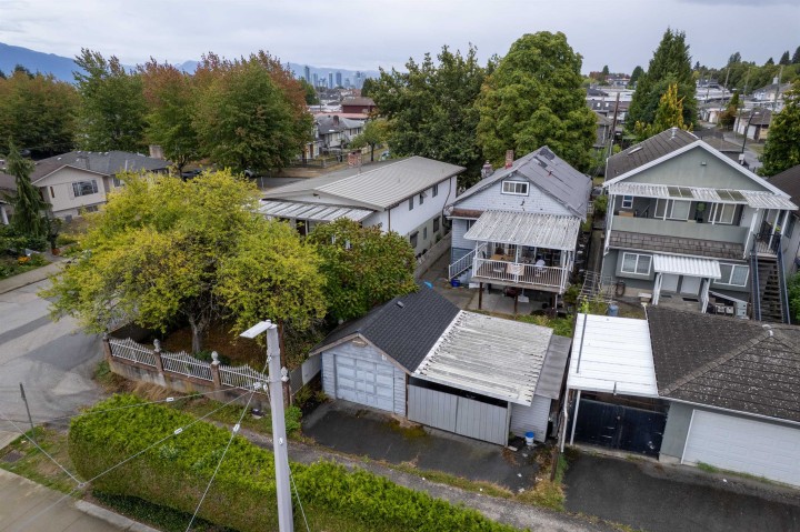 Photo 4 at 2474 E 24th Avenue, Renfrew Heights, Vancouver East
