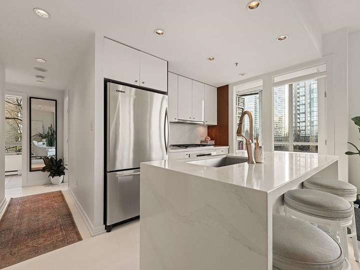 Photo 5 at 601 - 1005 Beach Avenue, West End VW, Vancouver West