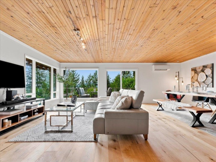 Photo 2 at 325 Bayview Place, Lions Bay, West Vancouver