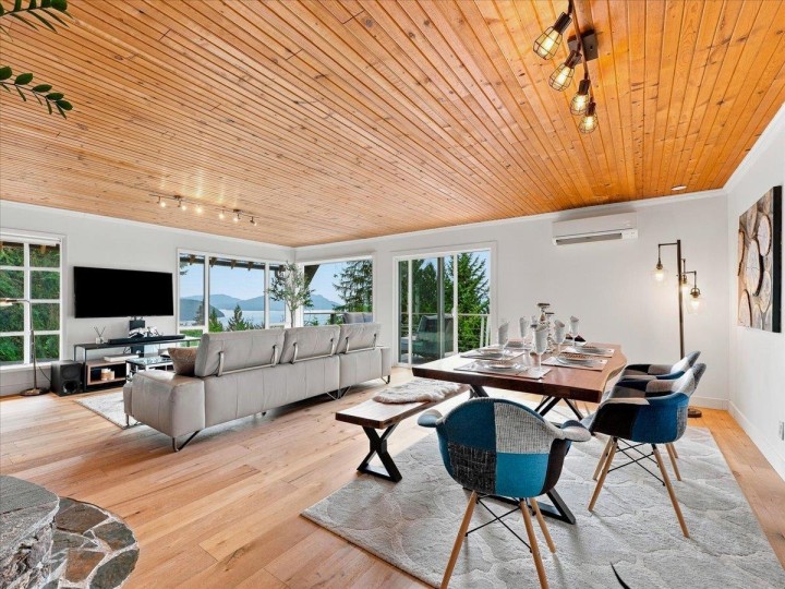 Photo 1 at 325 Bayview Place, Lions Bay, West Vancouver