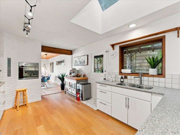 Photo 4 at 325 Bayview Place, Lions Bay, West Vancouver