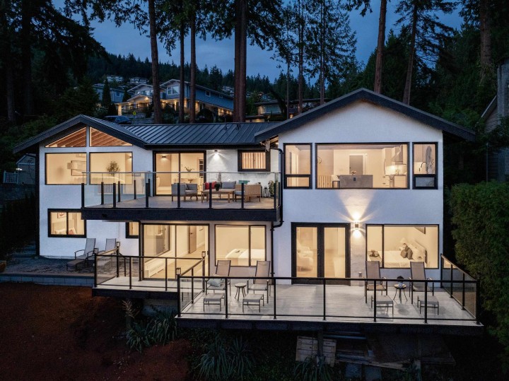 Photo 4 at 2235 Chairlift Road, Chelsea Park, West Vancouver