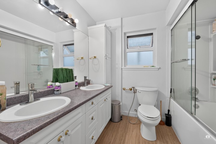 Photo 5 at 2528 E 24th Avenue, Renfrew Heights, Vancouver East