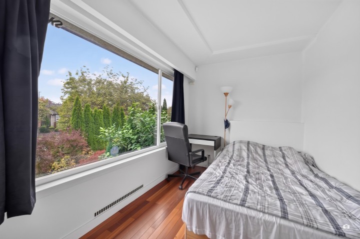 Photo 4 at 2528 E 24th Avenue, Renfrew Heights, Vancouver East