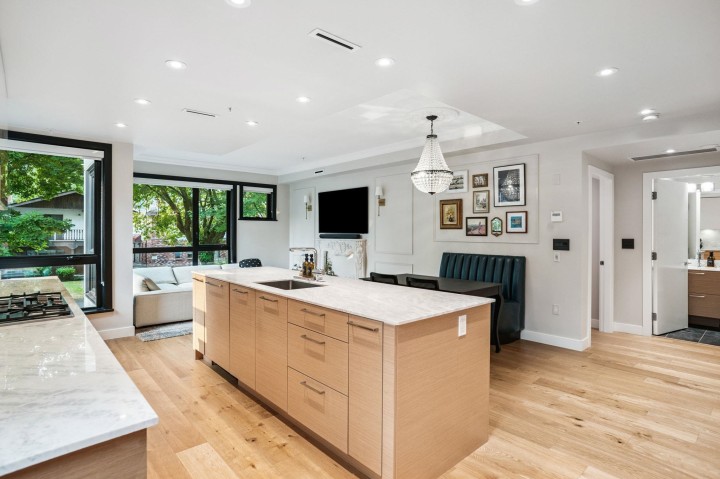 Photo 12 at 201 - 3669 W 11th Avenue, Kitsilano, Vancouver West