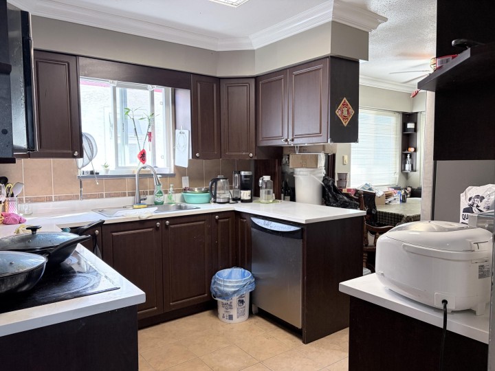 Photo 4 at 1031 Boundary Road, Renfrew VE, Vancouver East