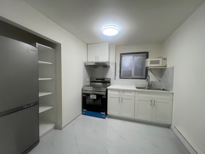 Photo 8 at 1031 Boundary Road, Renfrew VE, Vancouver East