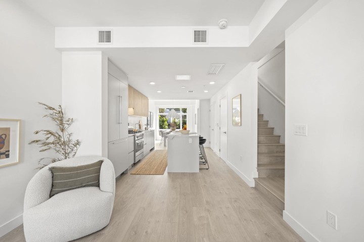 Photo 5 at 225 - 1010 W 47th Avenue, South Granville, Vancouver West