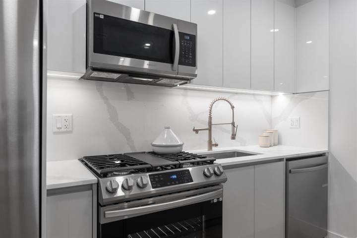 Photo 12 at 2881 E Georgia Street, Renfrew VE, Vancouver East