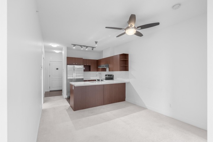 Photo 6 at 407 - 4550 Fraser Street, Fraser VE, Vancouver East