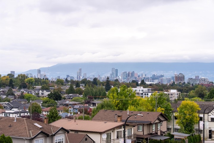 Photo 13 at 407 - 4550 Fraser Street, Fraser VE, Vancouver East