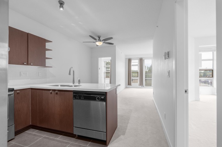 Photo 3 at 407 - 4550 Fraser Street, Fraser VE, Vancouver East