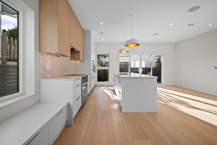 Photo 3 at 5407 Wales Street, Collingwood VE, Vancouver East