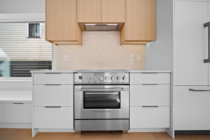 Photo 9 at 5407 Wales Street, Collingwood VE, Vancouver East