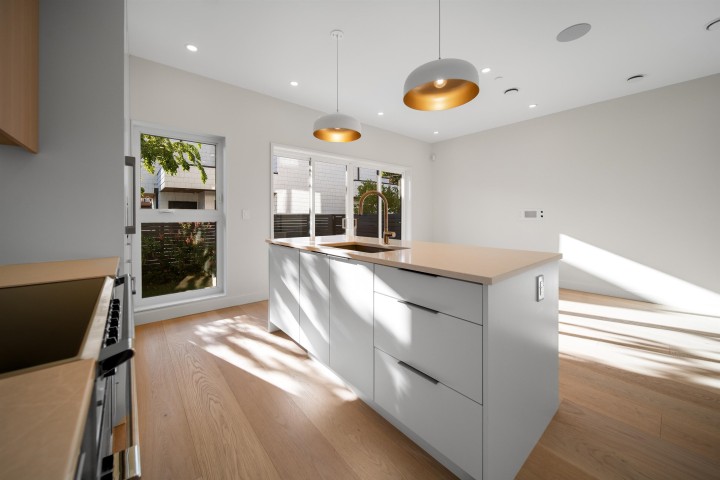 Photo 4 at 5407 Wales Street, Collingwood VE, Vancouver East