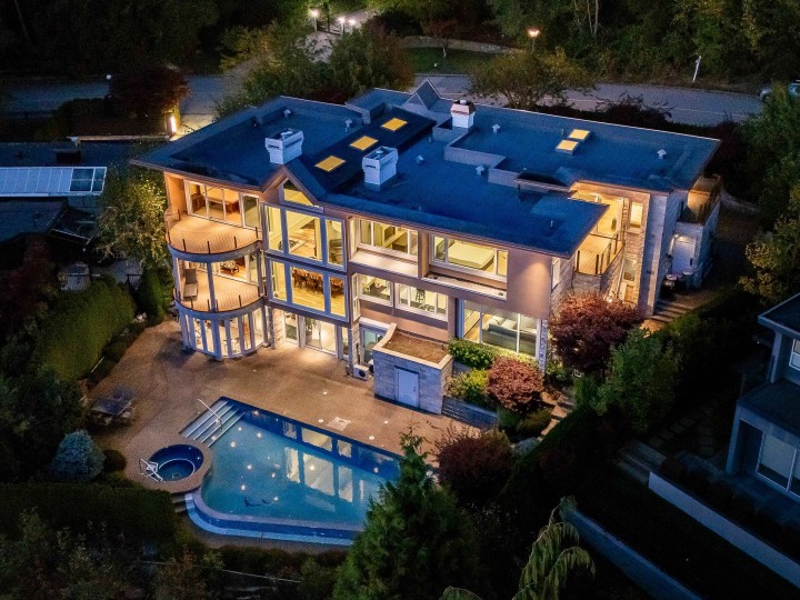 Photo 2 at 1562 Pinecrest Drive, Canterbury WV, West Vancouver