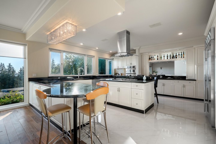Photo 12 at 1562 Pinecrest Drive, Canterbury WV, West Vancouver