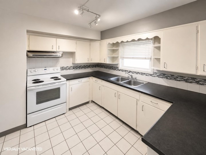 Photo 4 at 3144 E 18th Avenue, Renfrew Heights, Vancouver East