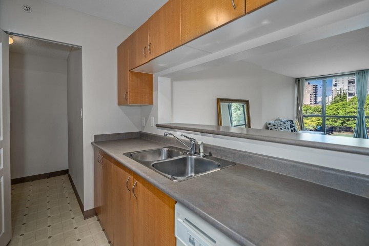 Photo 13 at 406 - 5288 Melbourne Street, Collingwood VE, Vancouver East