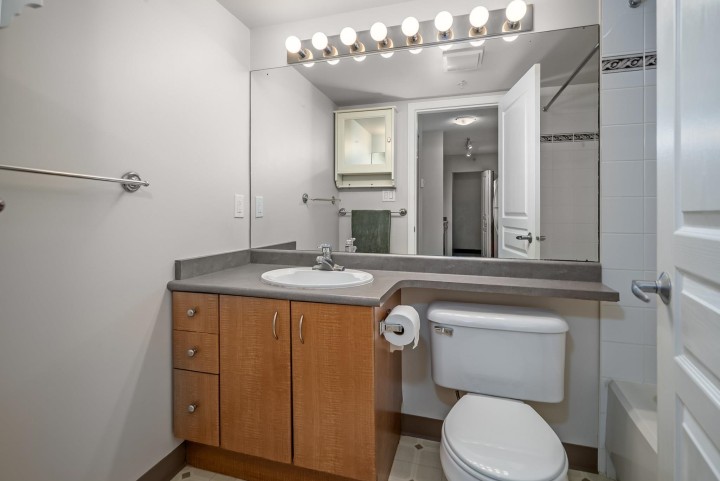 Photo 17 at 406 - 5288 Melbourne Street, Collingwood VE, Vancouver East