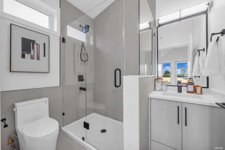 Photo 22 at 2 - 3627 E 45th Avenue, Killarney VE, Vancouver East