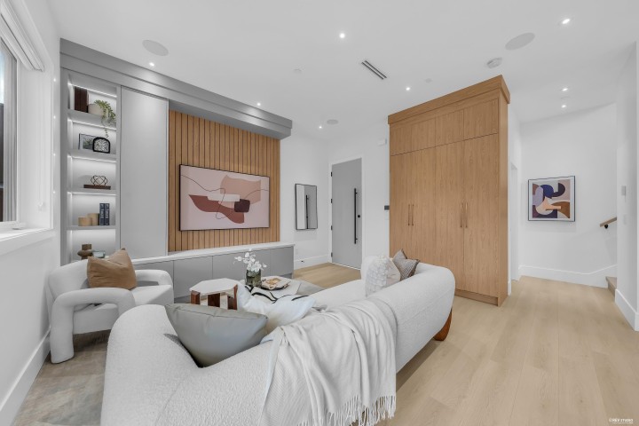 Photo 3 at 2 - 3627 E 45th Avenue, Killarney VE, Vancouver East