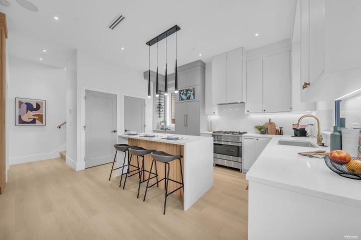 Photo 10 at 2 - 3627 E 45th Avenue, Killarney VE, Vancouver East