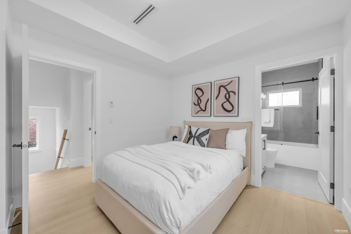 Photo 14 at 2 - 3627 E 45th Avenue, Killarney VE, Vancouver East