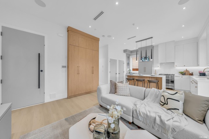 Photo 4 at 2 - 3627 E 45th Avenue, Killarney VE, Vancouver East