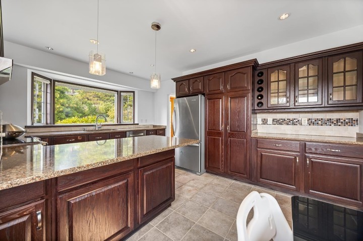 Photo 7 at 96 Bonnymuir Drive, Glenmore, West Vancouver