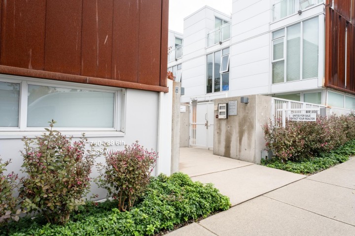 Photo 5 at 2208 Willow Street, Fairview VW, Vancouver West