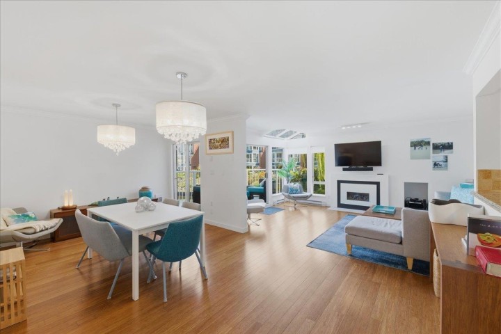 Photo 3 at 1523 Mariner Walk, False Creek, Vancouver West