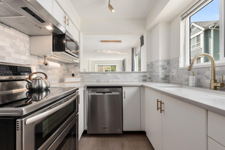 Photo 15 at 8431 Jellicoe Street, South Marine, Vancouver East