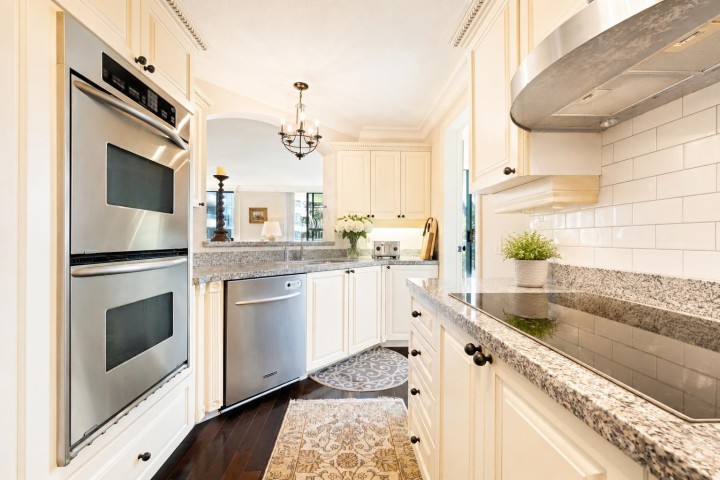 Photo 9 at 4B - 328 Taylor Way, Park Royal, West Vancouver