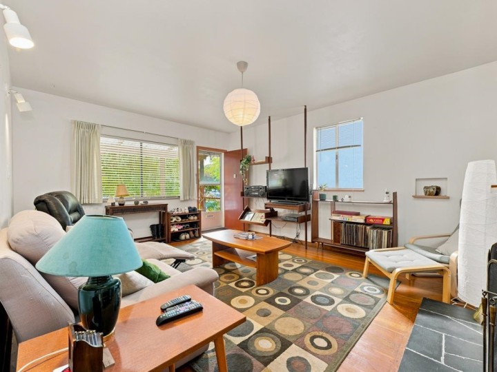Photo 3 at 3017 E 17th Avenue, Renfrew Heights, Vancouver East