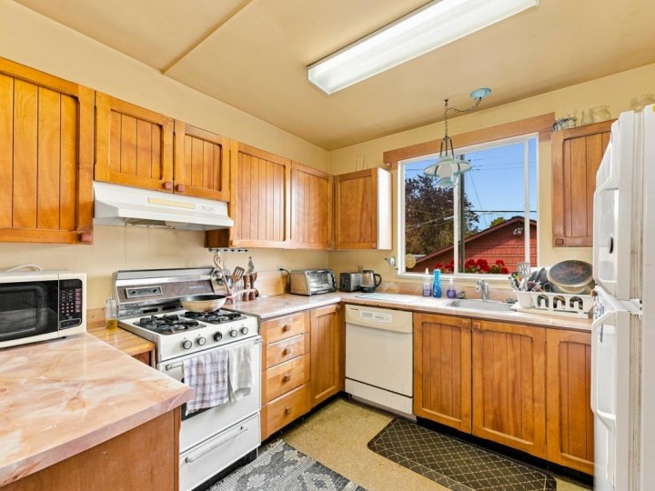Photo 9 at 3017 E 17th Avenue, Renfrew Heights, Vancouver East