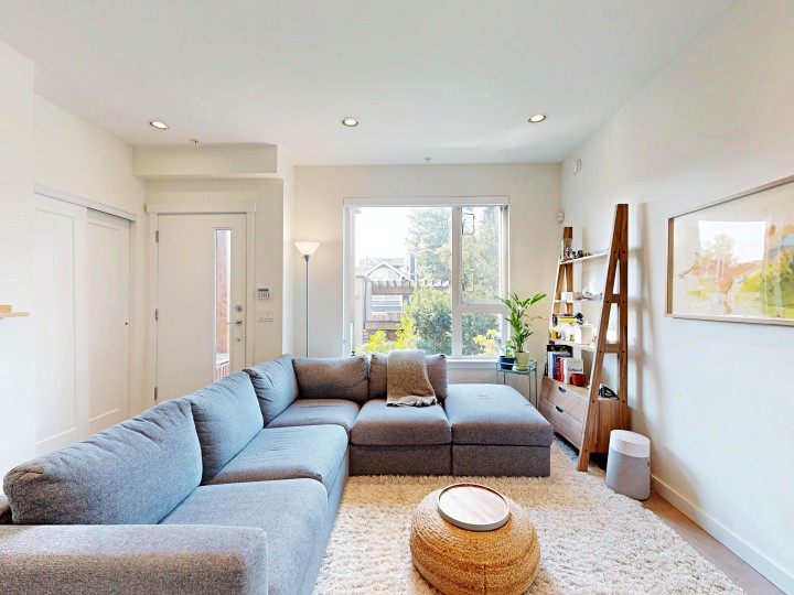 Photo 2 at 4527 Earles Street, Collingwood VE, Vancouver East