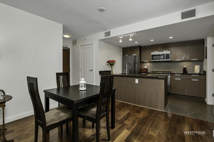 Photo 5 at 661 - 2080 W Broadway, Kitsilano, Vancouver West