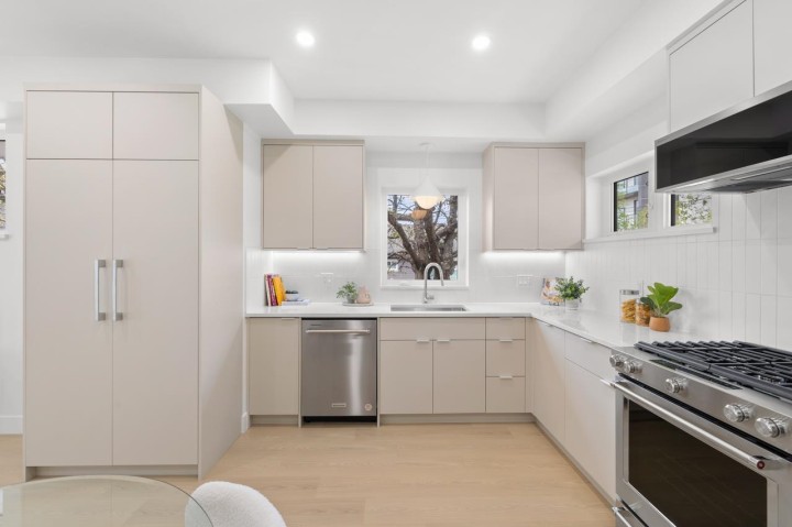 Photo 11 at 101 - 2137 E Pender Street, Hastings, Vancouver East