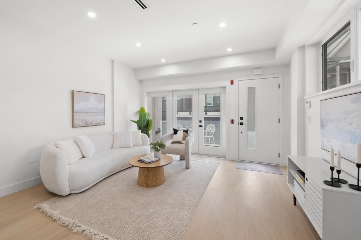 Photo 4 at 101 - 2137 E Pender Street, Hastings, Vancouver East