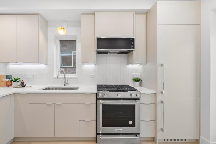 Photo 9 at 201 - 2135 E Pender Street, Hastings, Vancouver East