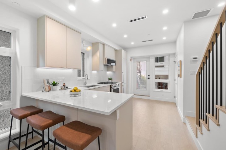 Photo 8 at 201 - 2135 E Pender Street, Hastings, Vancouver East