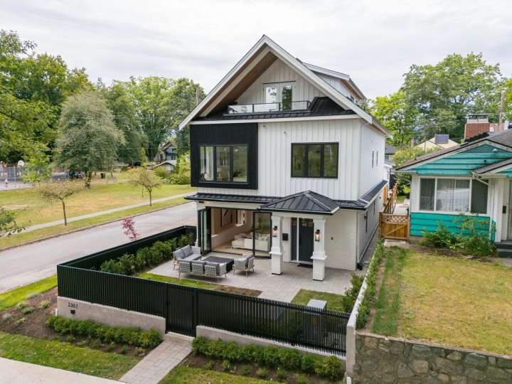 Photo 2 at 2307 E 3rd Avenue, Grandview Woodland, Vancouver East