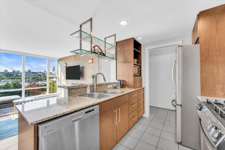 Photo 6 at 705 - 583 Beach Crescent, Yaletown, Vancouver West