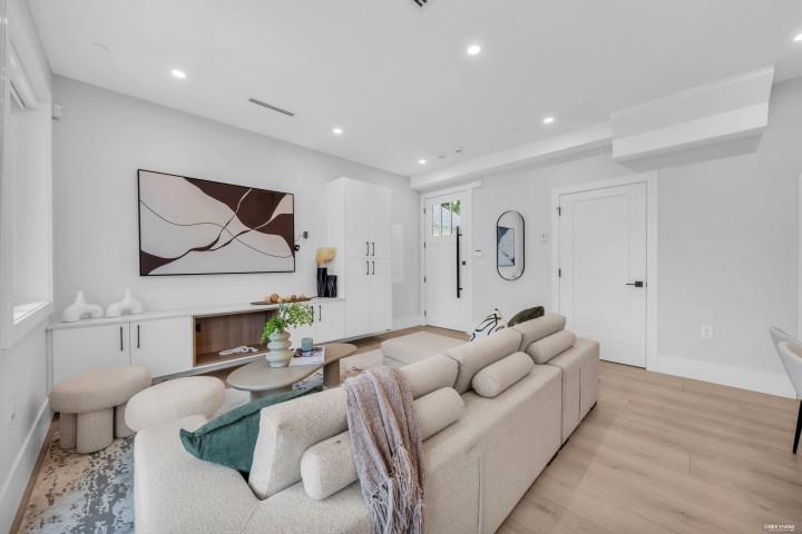 Photo 3 at 2743 Mcgill Street, Hastings Sunrise, Vancouver East