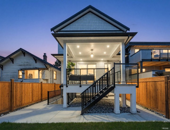 Photo 1 at 2743 Mcgill Street, Hastings Sunrise, Vancouver East
