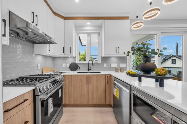 Photo 10 at 2743 Mcgill Street, Hastings Sunrise, Vancouver East