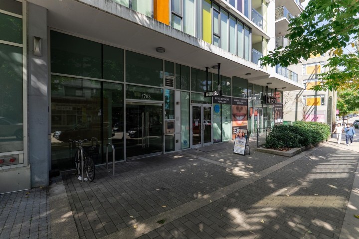 Photo 2 at 214 - 1783 Manitoba Street, False Creek, Vancouver West