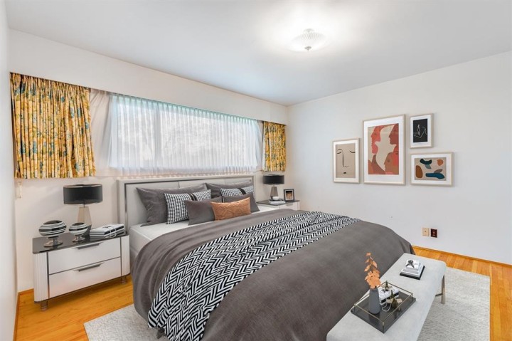 Photo 7 at 5482 Rhodes Street, Collingwood VE, Vancouver East