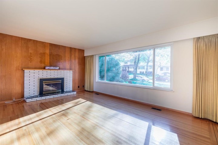 Photo 9 at 5482 Rhodes Street, Collingwood VE, Vancouver East